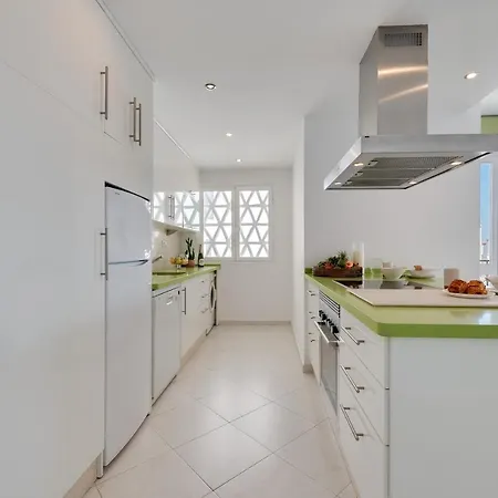 Vacation I Sea Views, 24-7 Security, Parking, Walk To Everything In Luxurious Puerto Banus Marbella