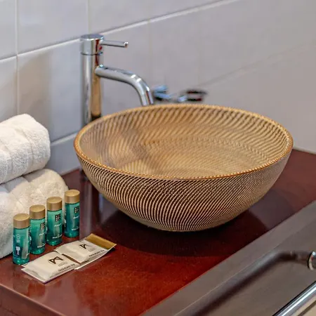 Vacation I Sea Views, 24-7 Security, Parking, Walk To Everything In Luxurious Puerto Banus * Marbella