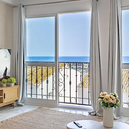 Apartamento Vacation I Sea Views, 24-7 Security, Parking, Walk To Everything In Luxurious Puerto Banus