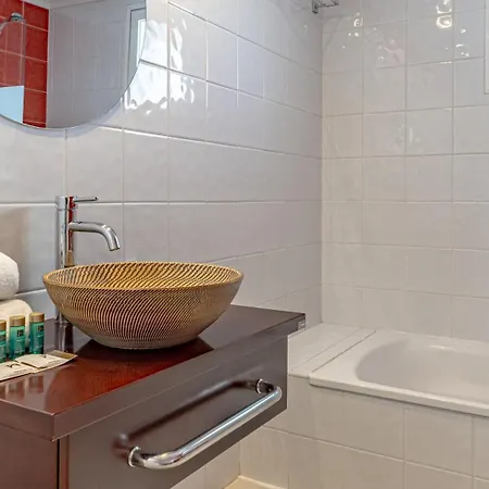 Vacation I Sea Views, 24-7 Security, Parking, Walk To Everything In Luxurious Puerto Banus Marbella