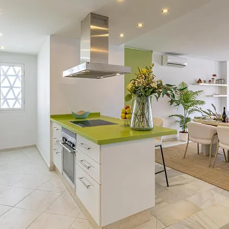 Apartamento Vacation I Sea Views, 24-7 Security, Parking, Walk To Everything In Luxurious Puerto Banus