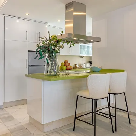 Apartment Vacation I Sea Views, 24-7 Security, Parking, Walk To Everything In Luxurious Puerto Banus Marbella