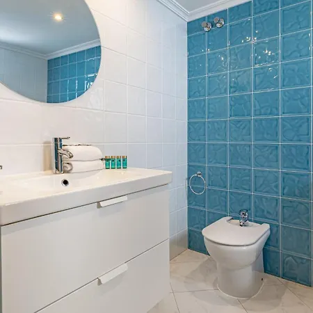 Vacation I Sea Views, 24-7 Security, Parking, Walk To Everything In Luxurious Puerto Banus * Marbella