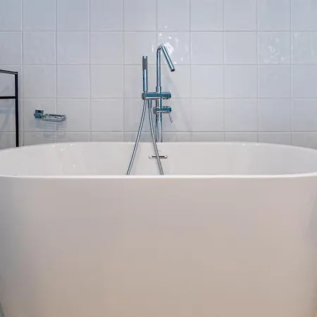 Vacation I Sea Views, 24-7 Security, Parking, Walk To Everything In Luxurious Puerto Banus