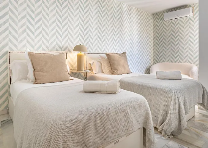 Apartment Vacation I Sea Views, 24-7 Security, Parking, Walk To Everything In Luxurious Puerto Banus Marbella