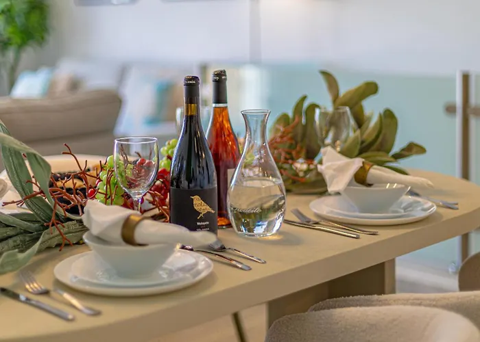 Vacation I Sea Views, 24-7 Security, Parking, Walk To Everything In Luxurious Puerto Banus *