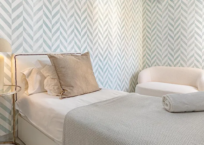 Vacation I Sea Views, 24-7 Security, Parking, Walk To Everything In Luxurious Puerto Banus