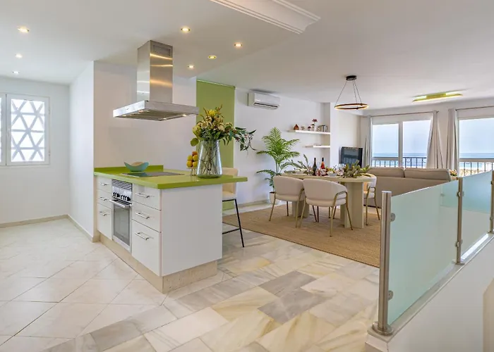 Vacation I Sea Views, 24-7 Security, Parking, Walk To Everything In Luxurious Puerto Banus Appartement