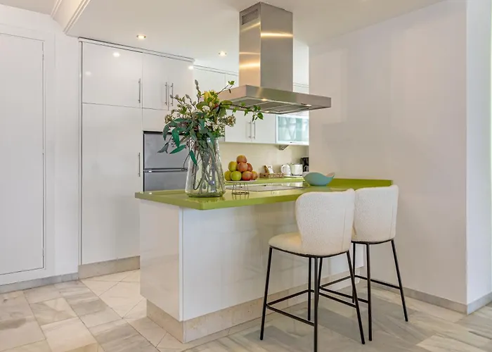 Apartment Vacation I Sea Views, 24-7 Security, Parking, Walk To Everything In Luxurious Puerto Banus Marbella