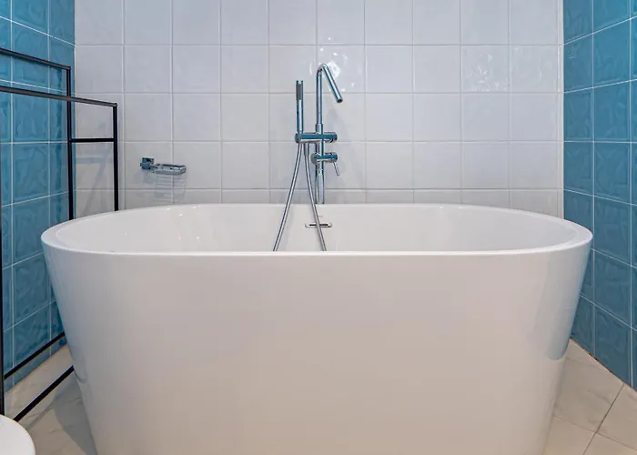 Vacation I Sea Views, 24-7 Security, Parking, Walk To Everything In Luxurious Puerto Banus