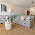 Vacation I Sea Views, 24-7 Security, Parking, Walk To Everything In Luxurious Puerto Banus