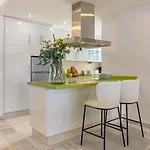 Lägenhet Vacation I Sea Views, 24-7 Security, Parking, Walk To Everything In Luxurious Puerto Banus Marbella