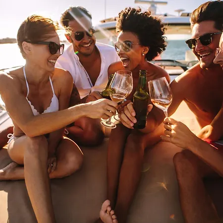 Vacation I Sea Views, 24-7 Security, Parking, Walk To Everything In Luxurious Puerto Banus