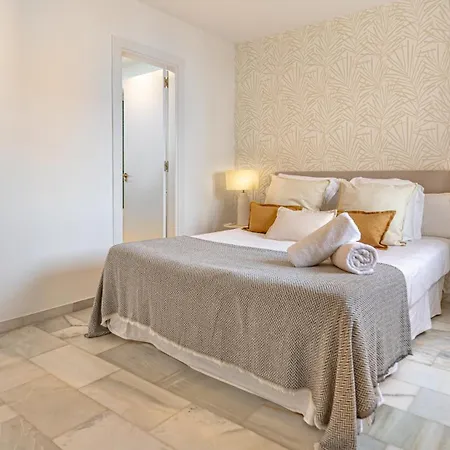 Vacation I Sea Views, 24-7 Security, Parking, Walk To Everything In Luxurious Puerto Banus Apartman Marbella