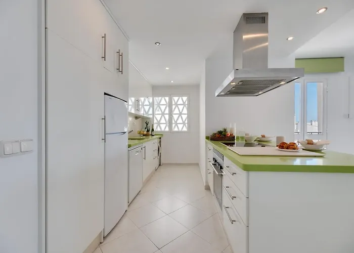 Vacation I Sea Views, 24-7 Security, Parking, Walk To Everything In Luxurious Puerto Banus Marbella